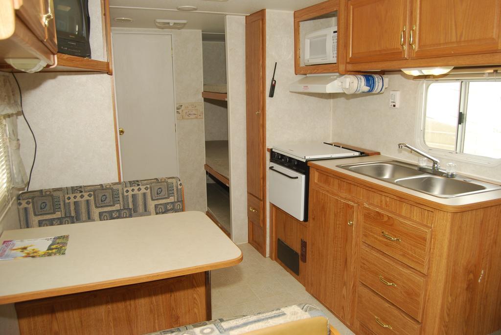 Crescent Bar Camping Resort Studio Cabin 1 Trinidad Εξωτερικό φωτογραφία
